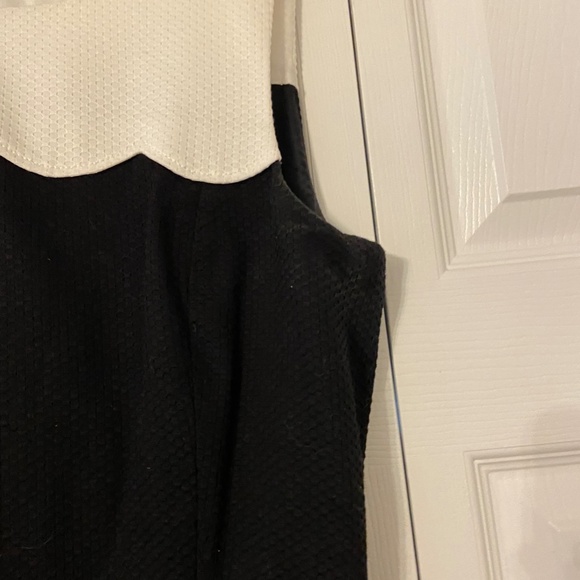 Tahari Black and white dress size 10 - Picture 12 of 13